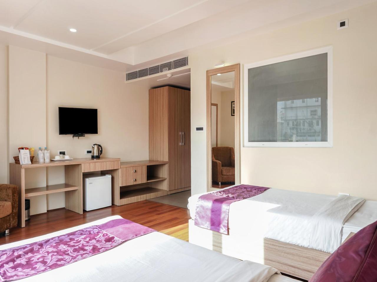 Treebo Tryst The Kalyaniz Guwahati Bagian luar foto