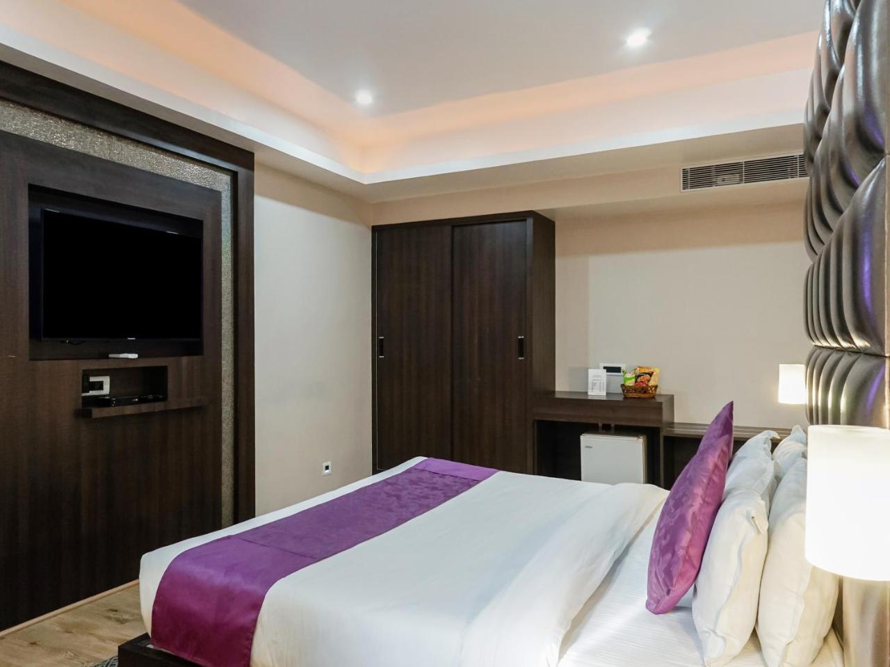 Treebo Tryst The Kalyaniz Guwahati Bagian luar foto