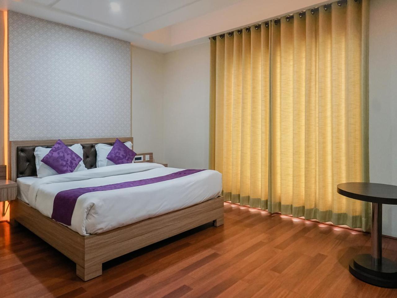 Treebo Tryst The Kalyaniz Guwahati Bagian luar foto